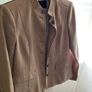 Classic Blazer, tan color size 4 and lined like new Banana Republic